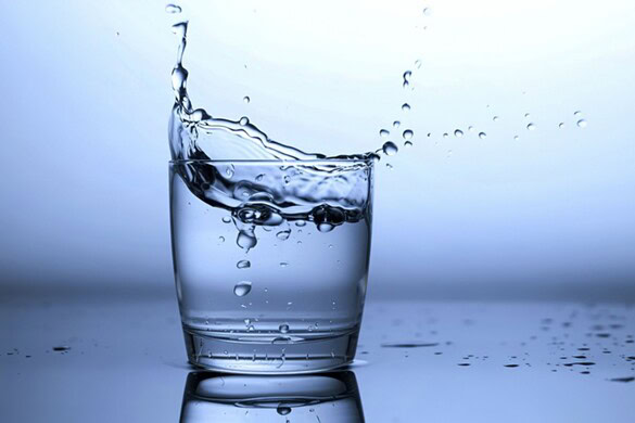 Acqua, l’AI rivela due strutture nascoste dietro il liquido più comune