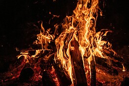 Fuoco, la scoperta che riscrive la storia dell’uomo