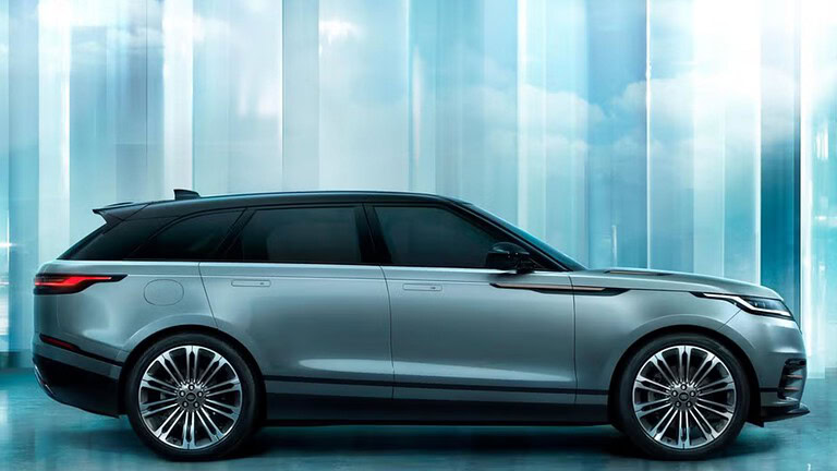 Range Rover Velar cambia tutto: diventa una berlina rialzata come la Polestar 4