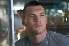 Sam Worthington torna su Netflix con una serie che scala la top 10