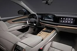 Audi torna ai tasti fisici e abbandona i maxi schermi in auto