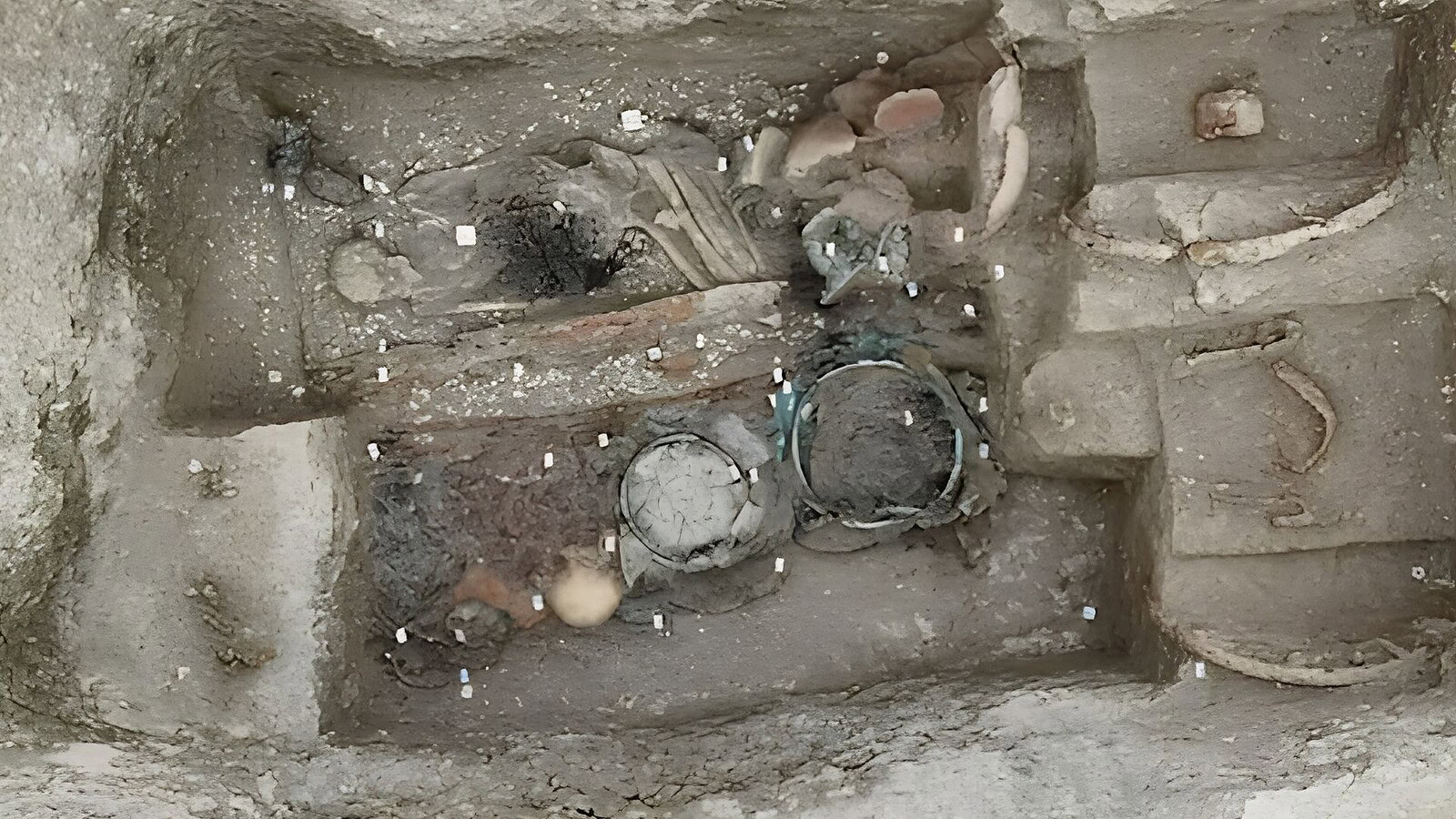Sirolo, riemerge tomba picena di 2.500 anni fa sulla costa