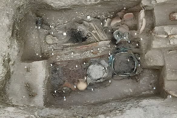 Sirolo, riemerge tomba picena di 2.500 anni fa sulla costa