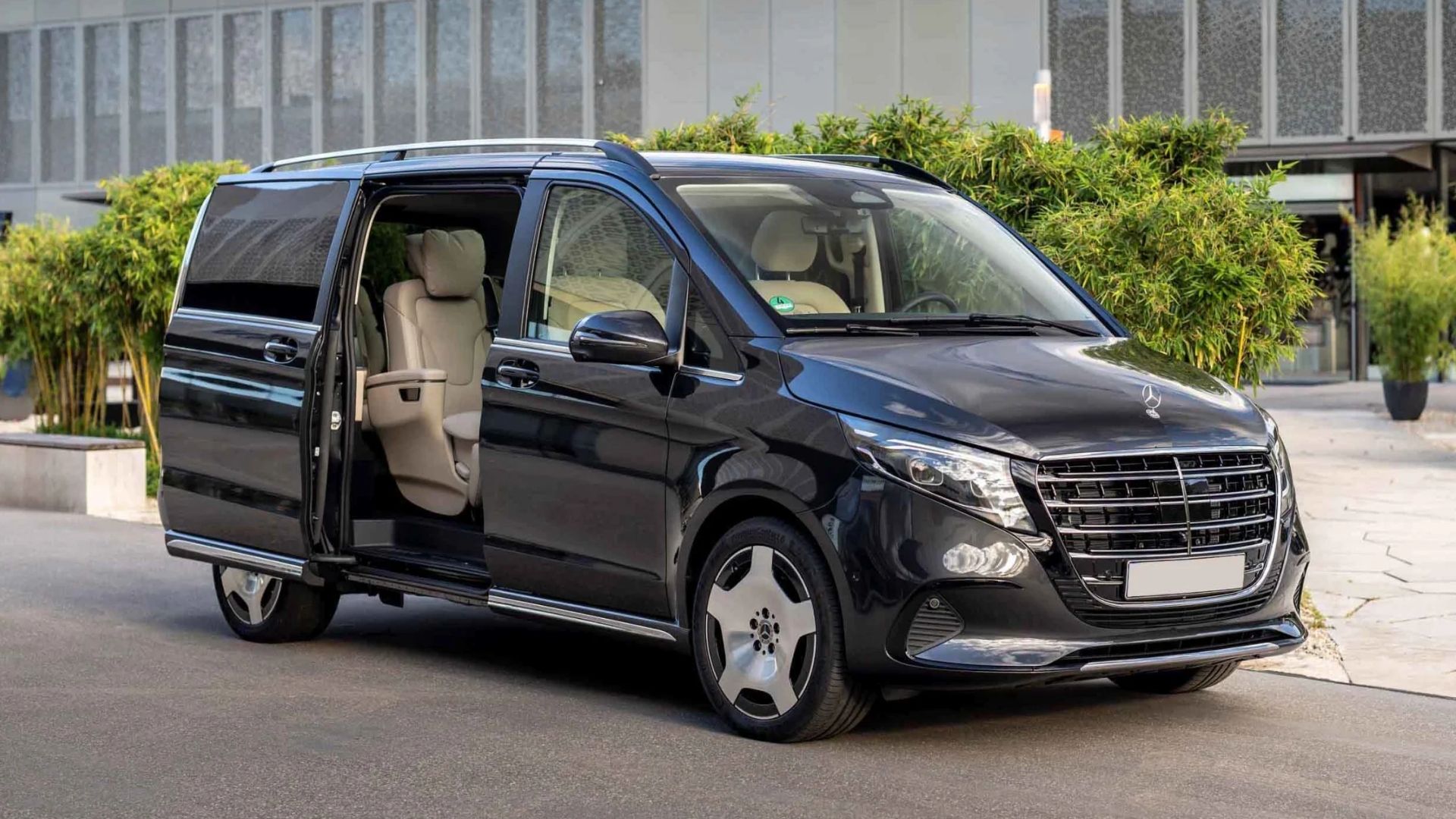 Volkswagen Multivan Volkswagen Multivan contro Mercedes Classe V: la sfida dei van premium