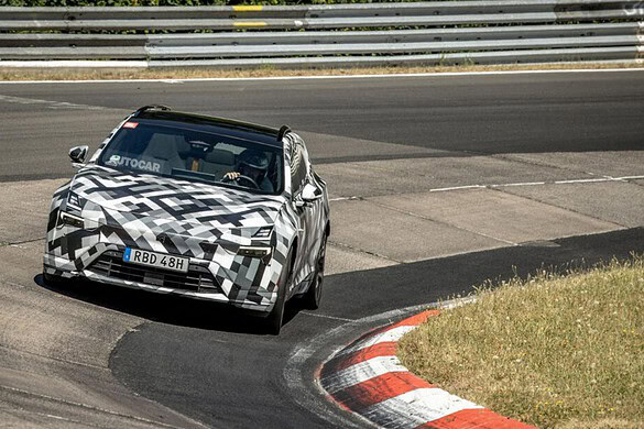 Polestar 4 SUV: debutto il 2 settembre, torna il lunotto in vetro