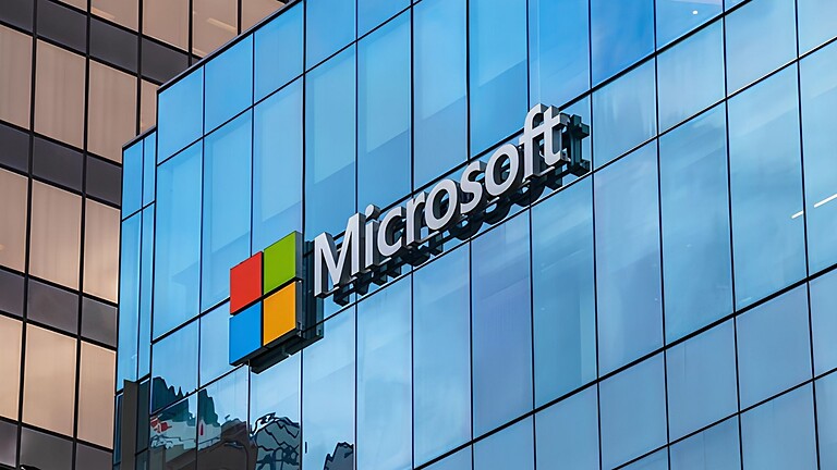 Microsoft, Nadella accusa: le aziende AI sfruttano i vostri dati