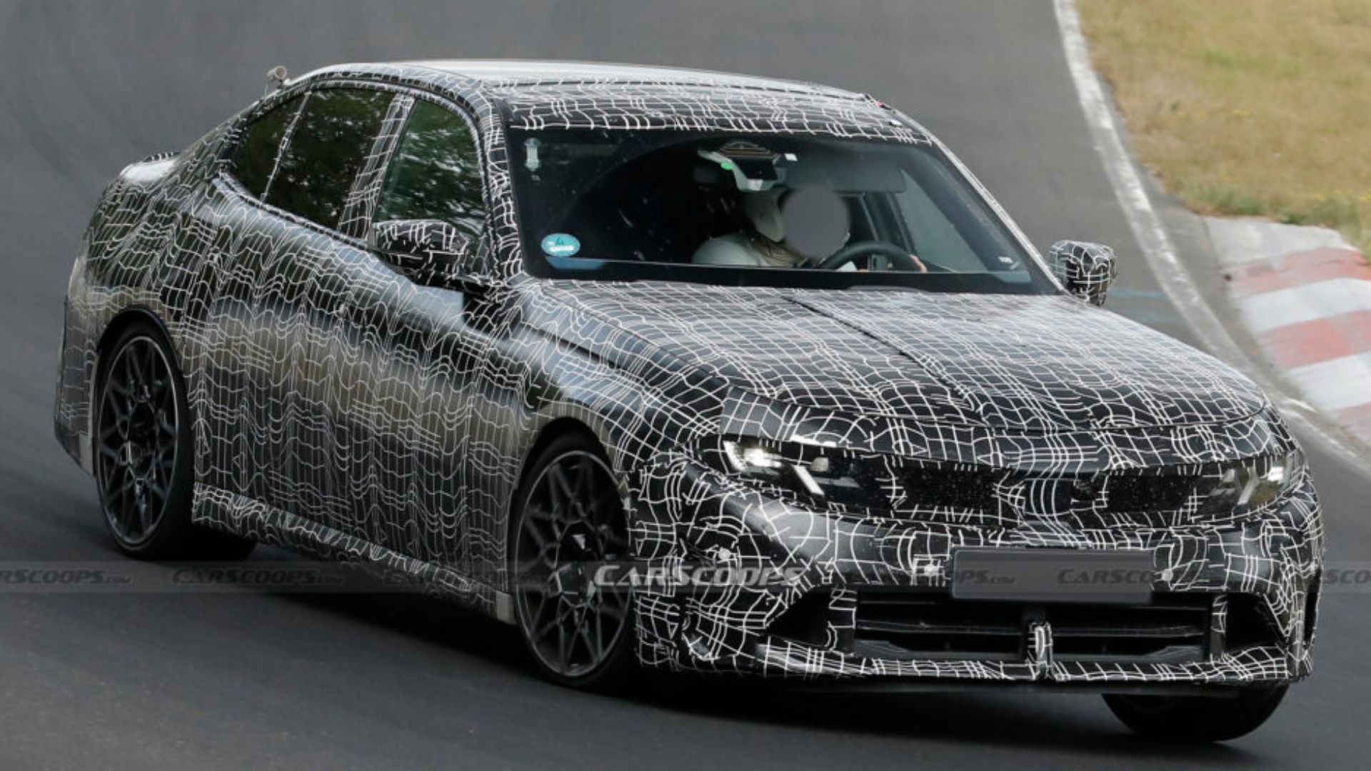 BMW M350 BMW M350, foto spia rivelano un sei cilindri da oltre 400 CV