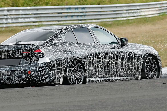 BMW M350, foto spia rivelano un sei cilindri da oltre 400 CV