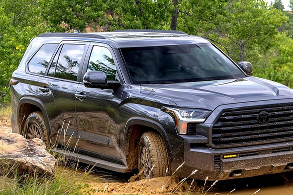 Toyota Sequoia 2027: schermi più grandi e allestimento Trailhunter