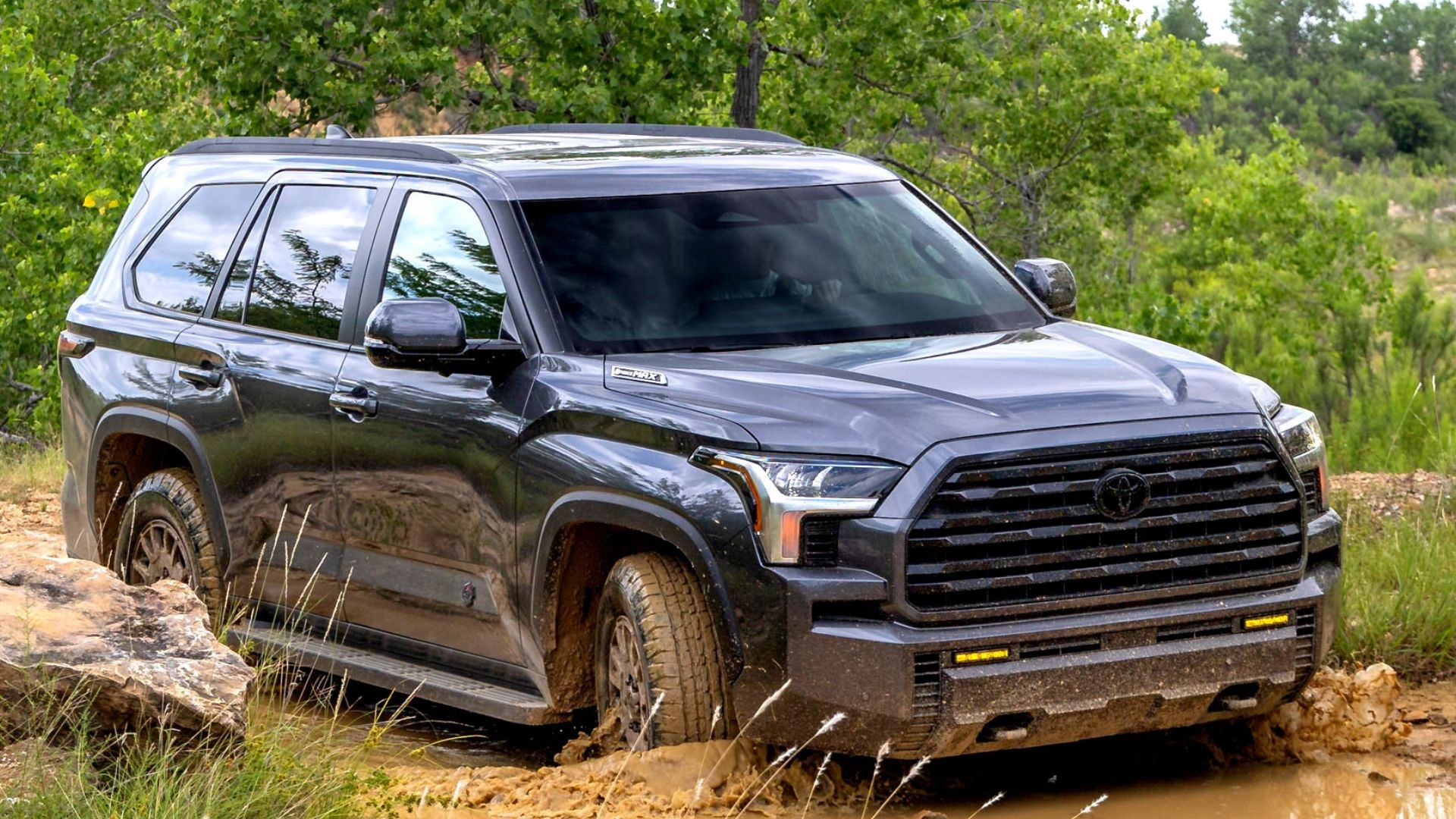 Toyota Sequoia 2027: schermi più grandi e allestimento Trailhunter