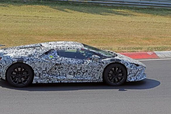 Lamborghini Revuelto SV avvistata al Nürburgring durante i test