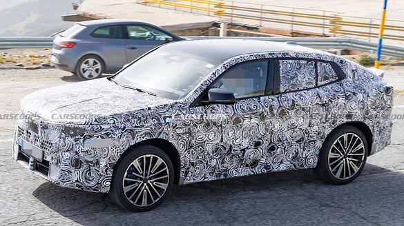 BMW X2 M40: la crossover coupé cambia nome e adotta il look Neue Klasse