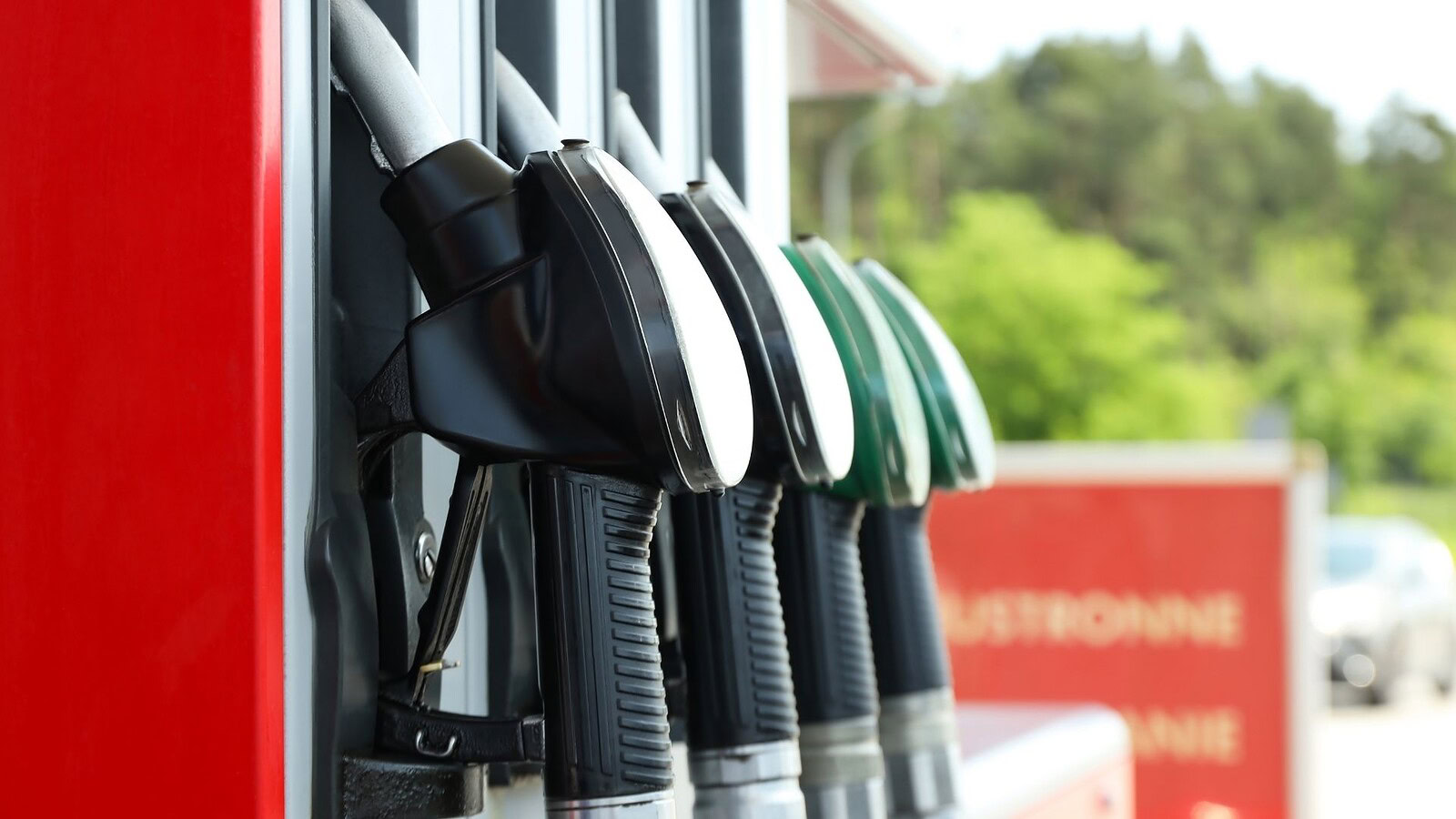 Riforma carburanti approvata: dal 2028 obbligo di ricarica elettrica