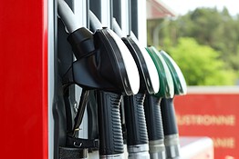 Riforma carburanti approvata: dal 2028 obbligo di ricarica elettrica