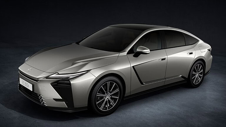 Lexus ES contro Mercedes Classe E: la sfida del lusso cambia