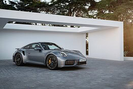 Porsche 911 Turbo S: la super sportiva ora diventa ibrida