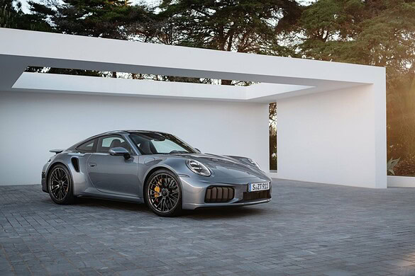 Porsche 911 Turbo S: la super sportiva ora diventa ibrida