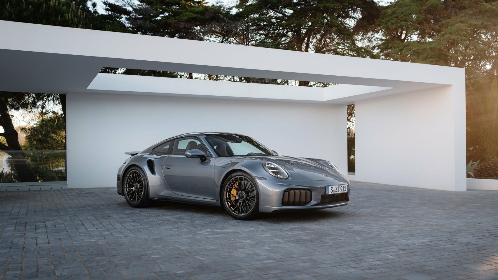 Porsche 911 Turbo S: la super sportiva ora diventa ibrida
