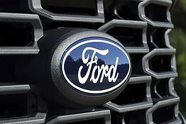 Ford perde 1,3 miliardi ma alza le stime sui profitti 2026