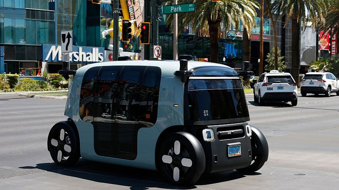 Zoox di Amazon lancia il primo robotaxi senza volante approvato