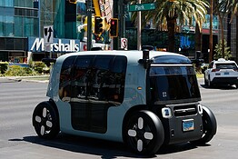 Zoox di Amazon lancia il primo robotaxi senza volante approvato