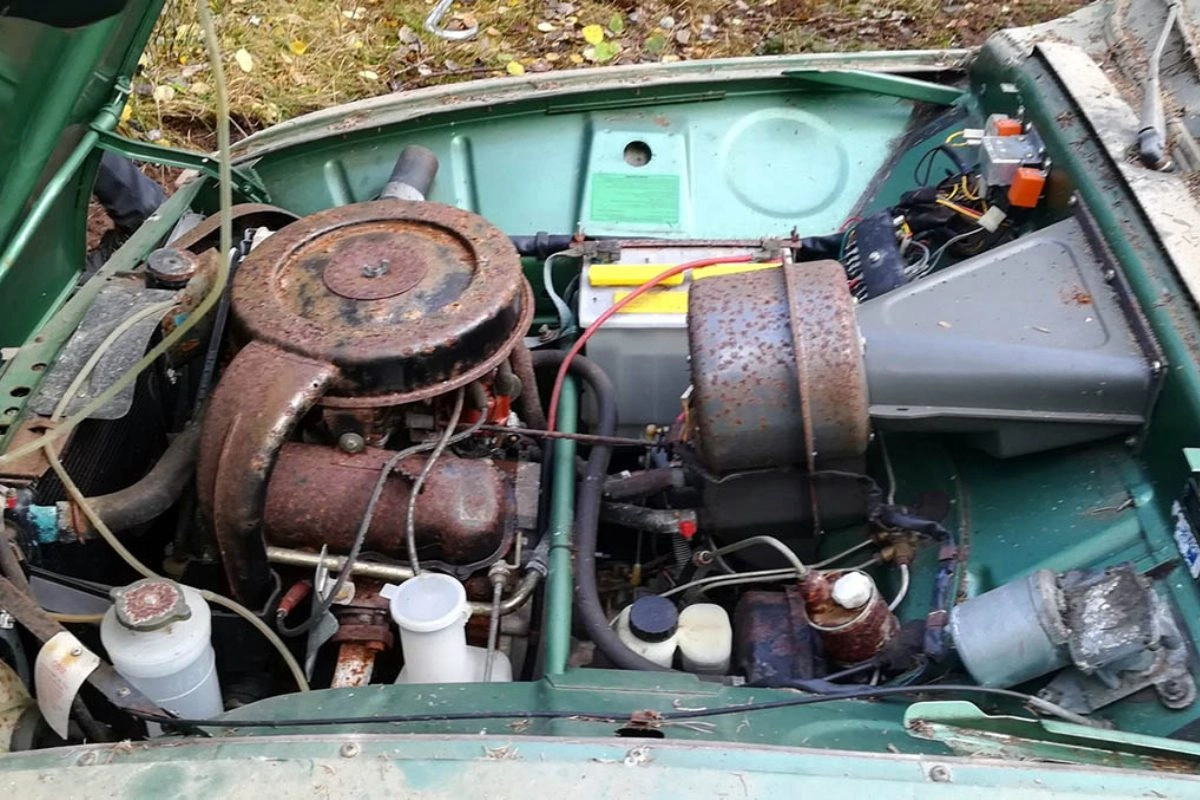 Saab 96 - dettaglio Saab 96 con soli 7 km fa impazzire i collezionisti dopo 46 anni
