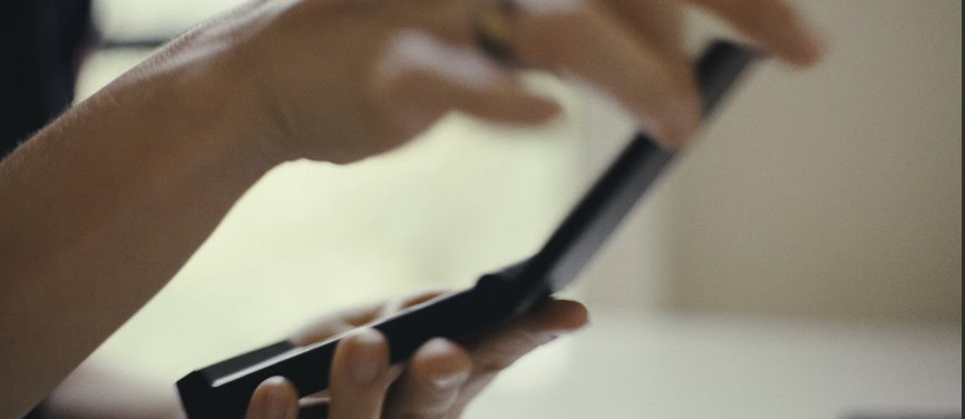 Light Flip Light Flip: il feature phone a conchiglia che sfida lo smartphone