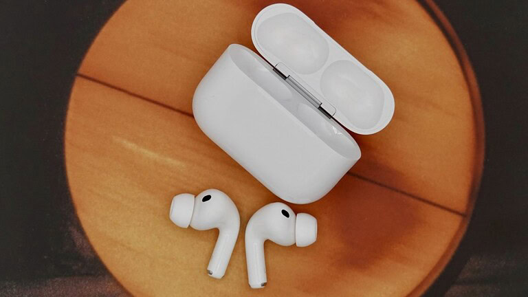 AirPods con fotocamere: la svolta Apple che sembra fantascienza