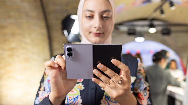 Galaxy Z Fold 8, il pieghevole Samsung per chi ama i social
