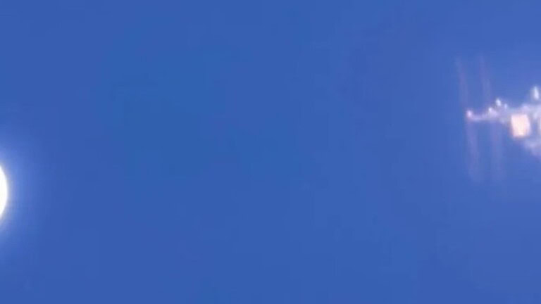 ISS e Venere fotografate insieme di giorno: lo scatto impossibile