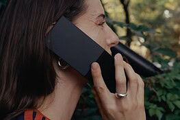 Light Flip: il feature phone a conchiglia che sfida lo smartphone