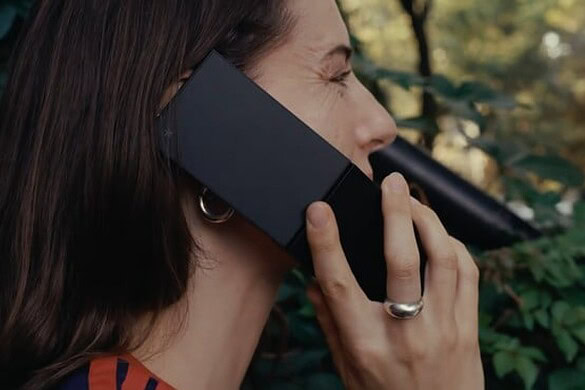 Light Flip: il feature phone a conchiglia che sfida lo smartphone