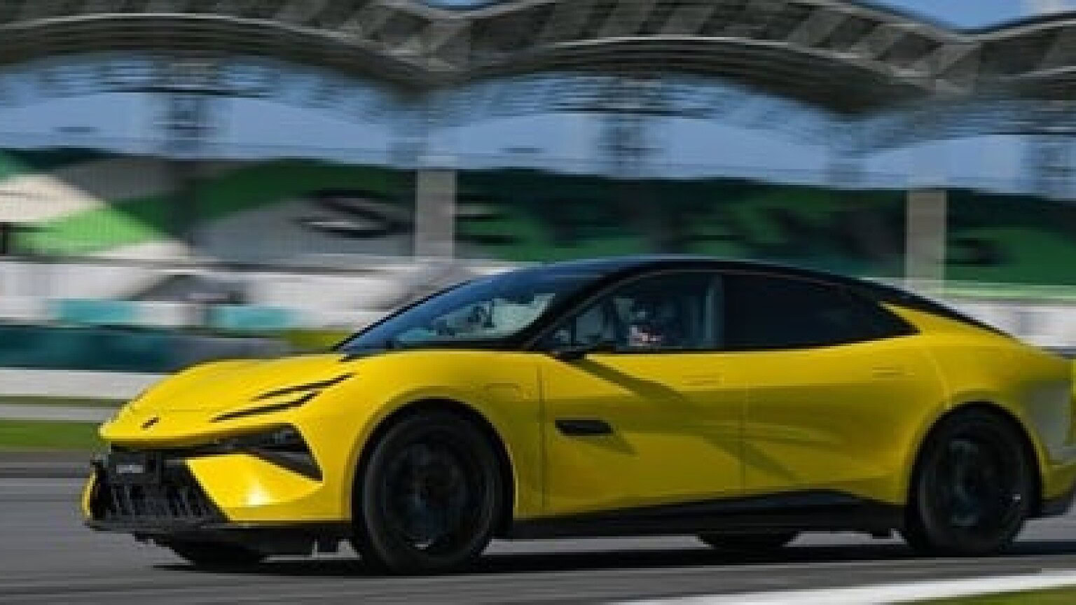 Lotus Emeya, nuovo record sul circuito di Sepang in Malesia
