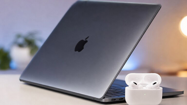 MacBook Pro M5 e AirPods Pro 3 crollano di prezzo col Black Friday di luglio