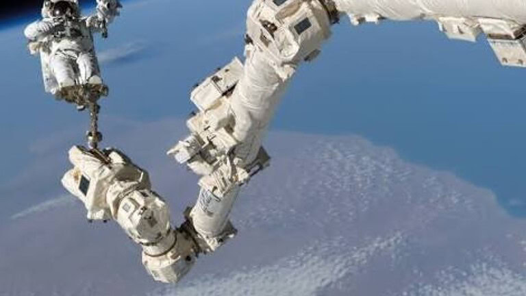 Canadarm2 di nuovo operativo: la NASA lo ripara con una passeggiata spaziale