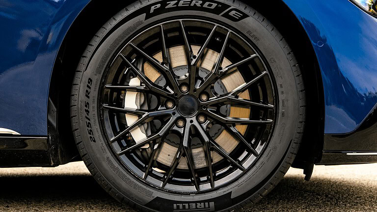 Pirelli P Zero E: lo pneumatico green per auto elettriche ad alte prestazioni