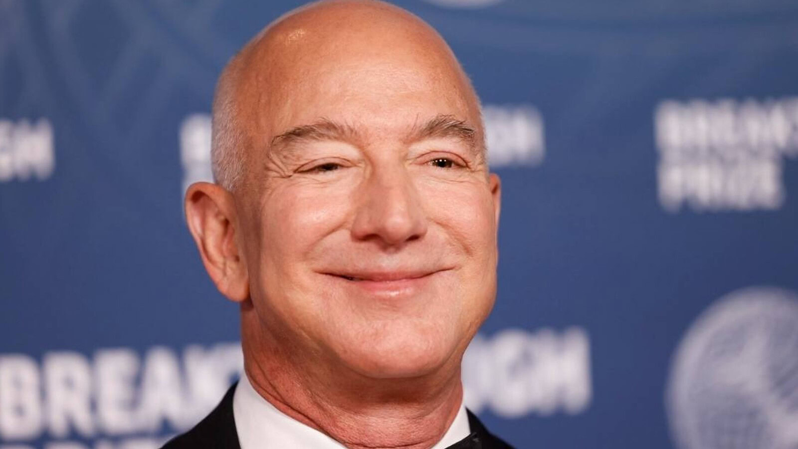 Jeff Bezos: "L'AI creerà carenza di lavoro, non disoccupazione"