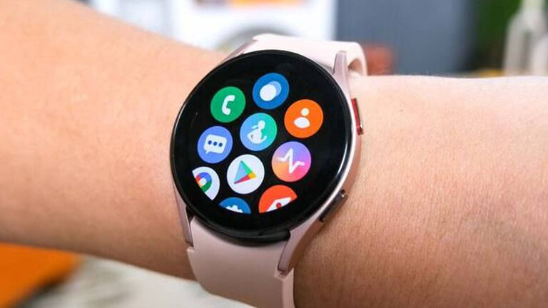 Samsung Galaxy Watch 4, la linea bianca sul display fa tornare la paura