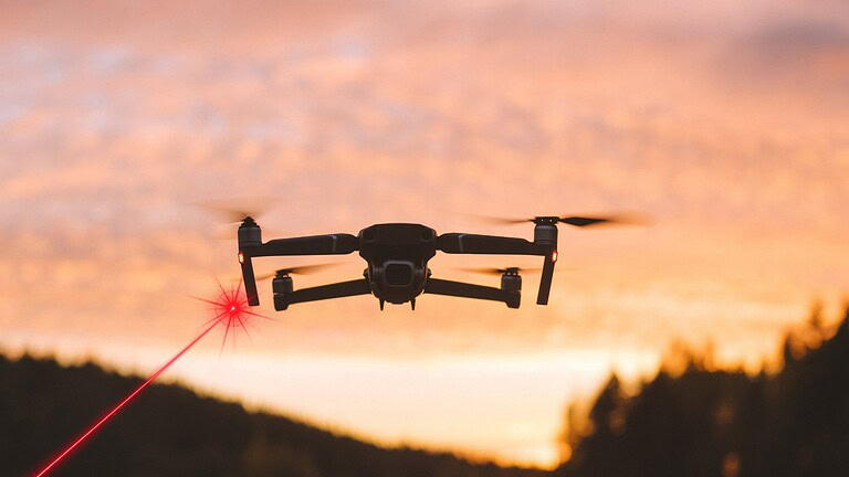 Laser anti drone: la nuova difesa USA contro gli sciami kamikaze