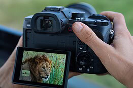 Sony RX10 V ufficiale: zoom 24-600mm con AF AI e 30fps