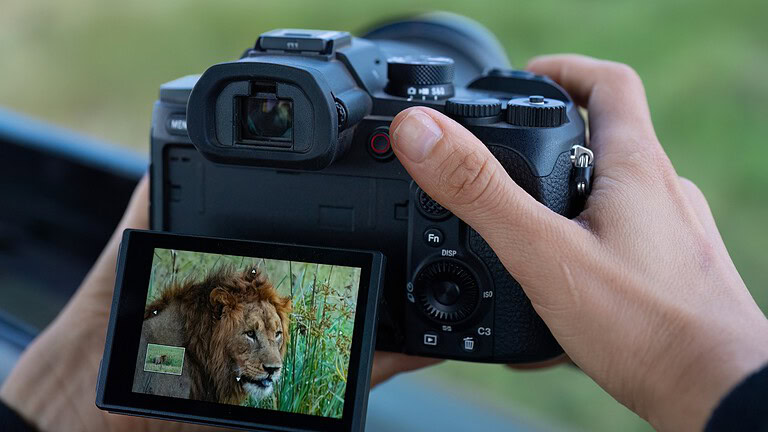 Sony RX10 V ufficiale: zoom 24-600mm con AF AI e 30fps