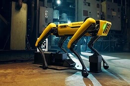 Spot, il cane robot di Boston Dynamics consegna i pacchi Amazon