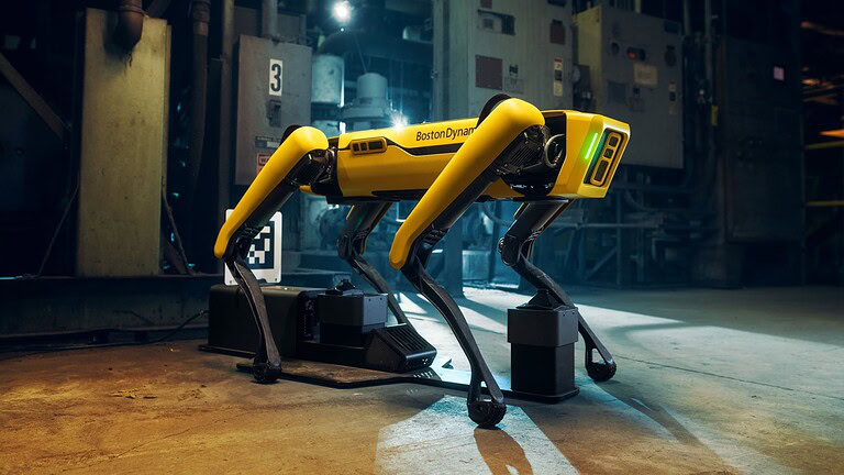 Spot, il cane robot di Boston Dynamics consegna i pacchi Amazon