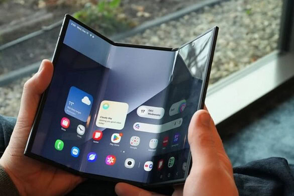 Galaxy Z TriFold 2 in ritardo, Samsung punta sullo slidable