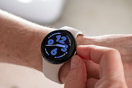 Google Pixel Watch, arriva lo sblocco automatico dal telefono