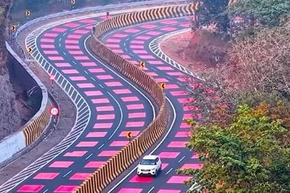 Strade dipinte di rosso: cosa significa davvero la segnaletica