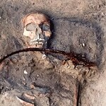Vampira di Pień: falce, lucchetto e rame nella tomba 75 in Polonia