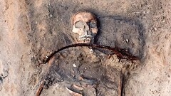 Vampira di Pień: falce, lucchetto e rame nella tomba 75 in Polonia