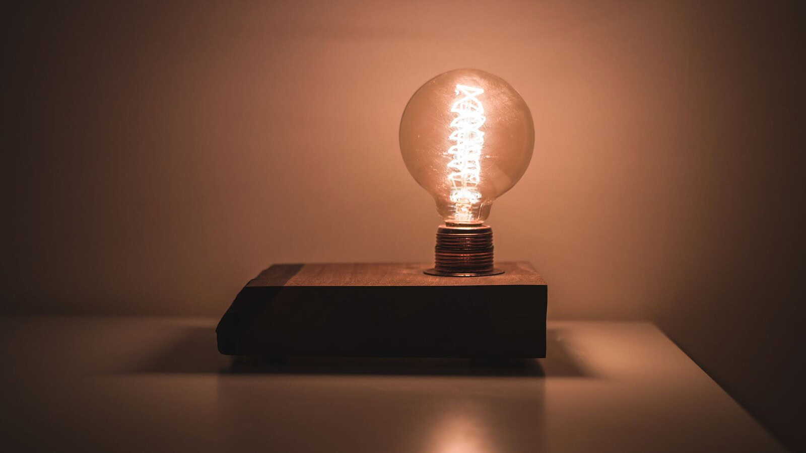 Lampadina più antica del mondo: 125 anni accesa a Livermore