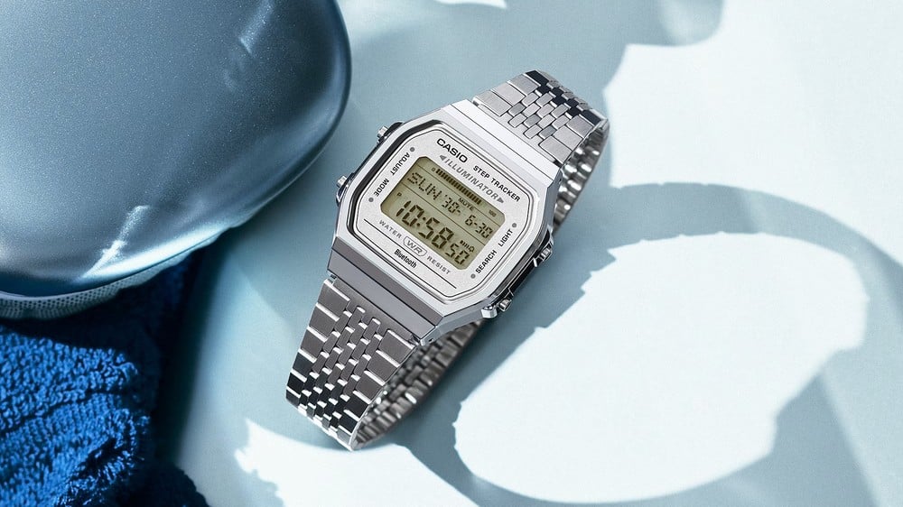 Casio ABL100WE, l'orologio vintage torna ma ora  con contapassi e Bluetooth